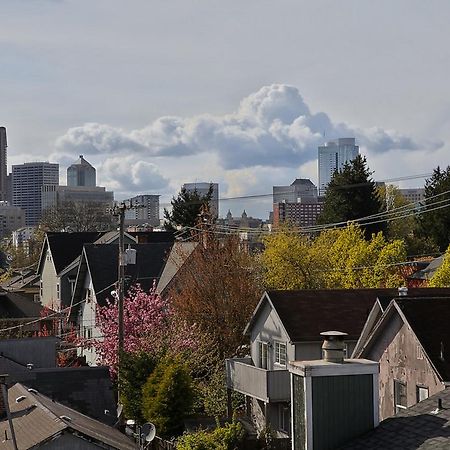 Modern Home With Rooftop Oasis Seattle Buitenkant foto