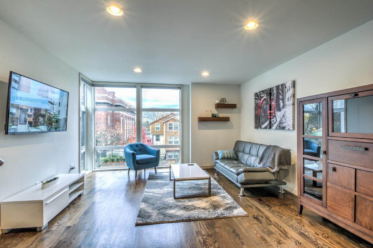 Modern Home With Rooftop Oasis Seattle Buitenkant foto