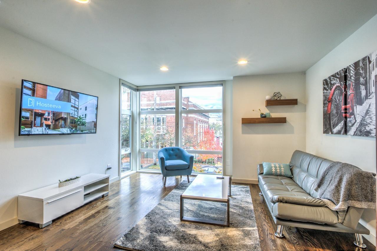 Modern Home With Rooftop Oasis Seattle Buitenkant foto